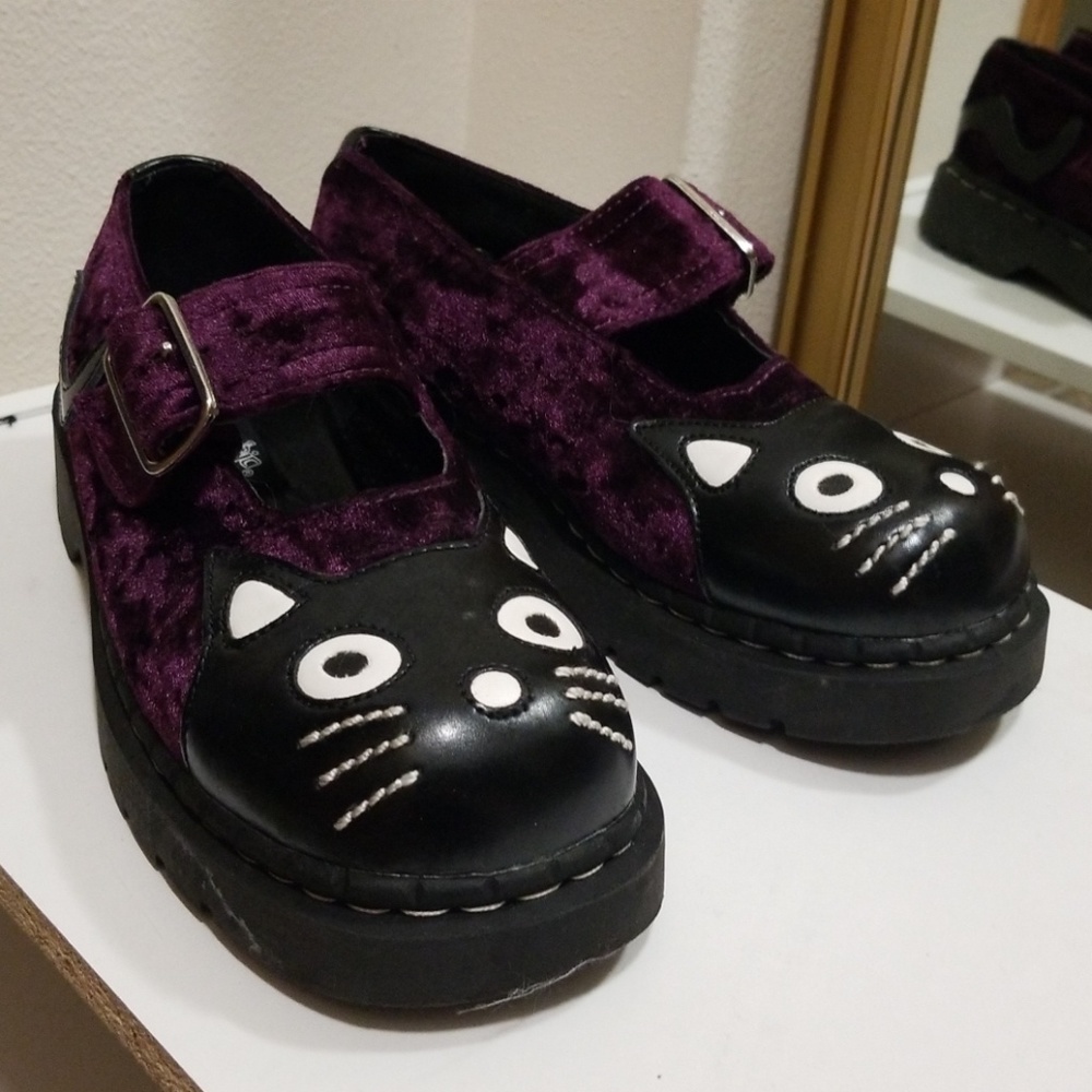 T.U.K. Purple Velvet Cat MJ's